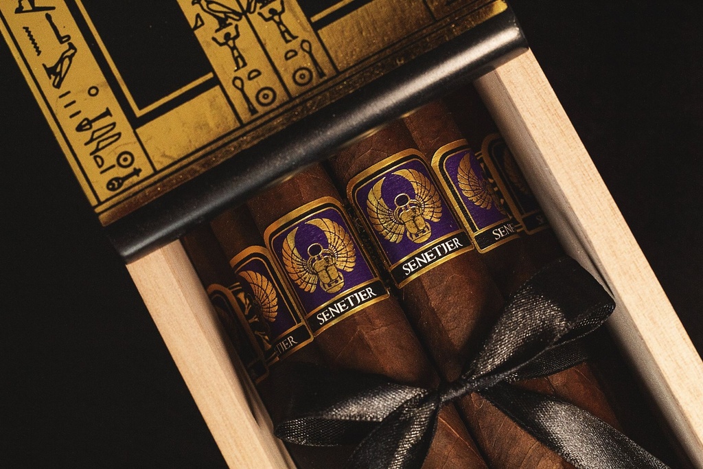 FOUNDATION HIGHCLERE CASTLE SENETJER 6 3/4X52  (12)