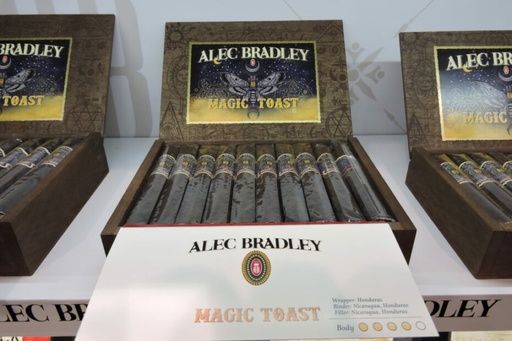 [INTREF000429] ALEC BRADLEY MAGIC TOAST GORDO  (24)